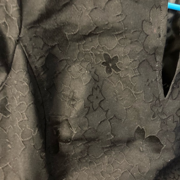 Little Black Dress with Belt and Floral Print - Liz Claiborne Dress 🖤✨🖤✨ - Picture 5 of 11